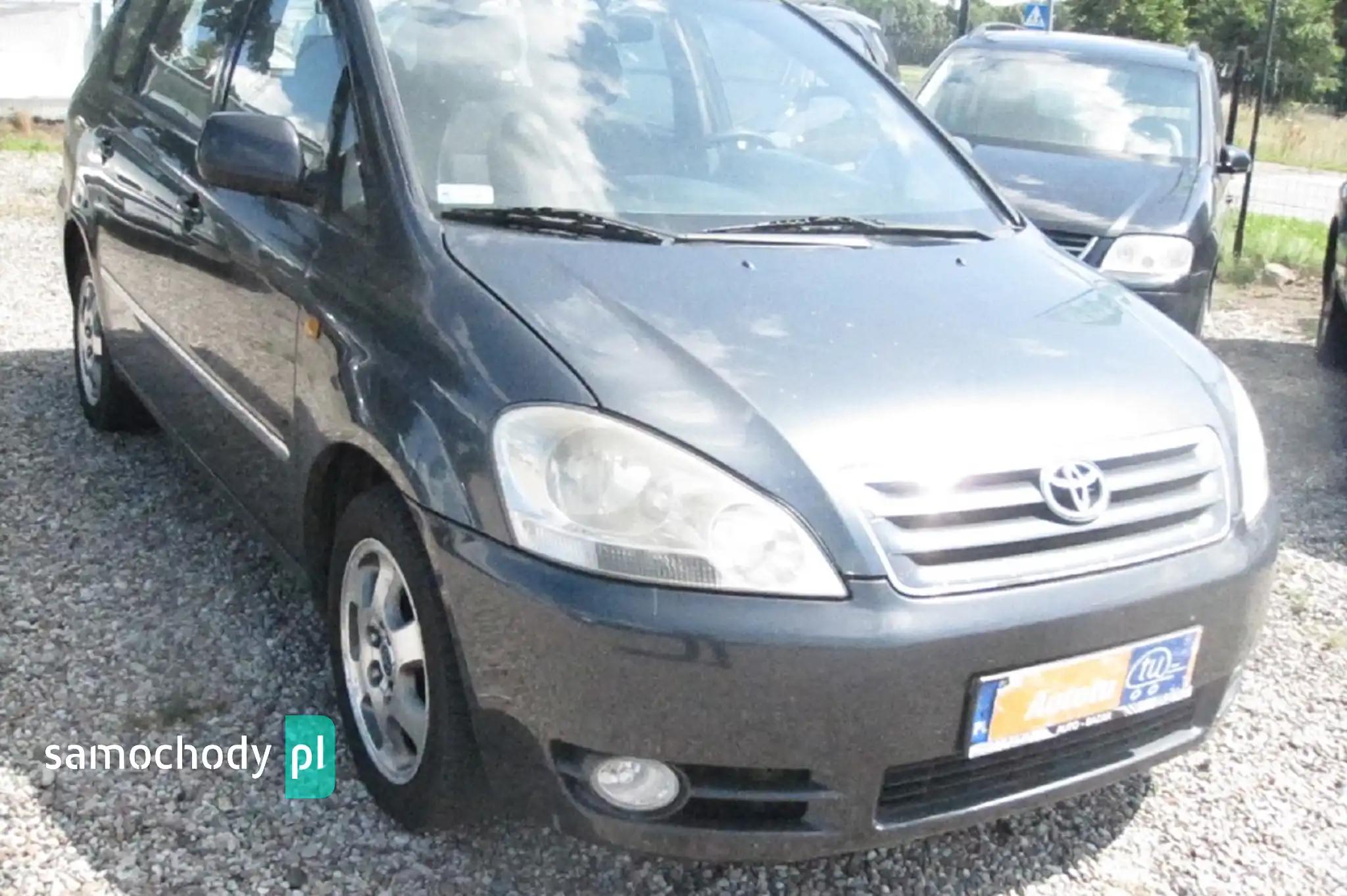 Toyota Avensis Verso Hatchback 2003