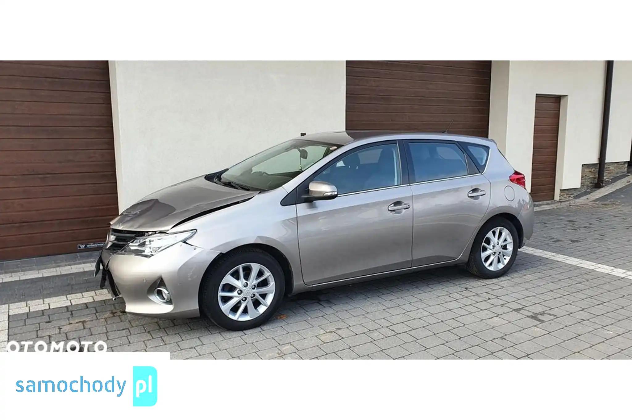 Toyota Auris Hatchback 2013