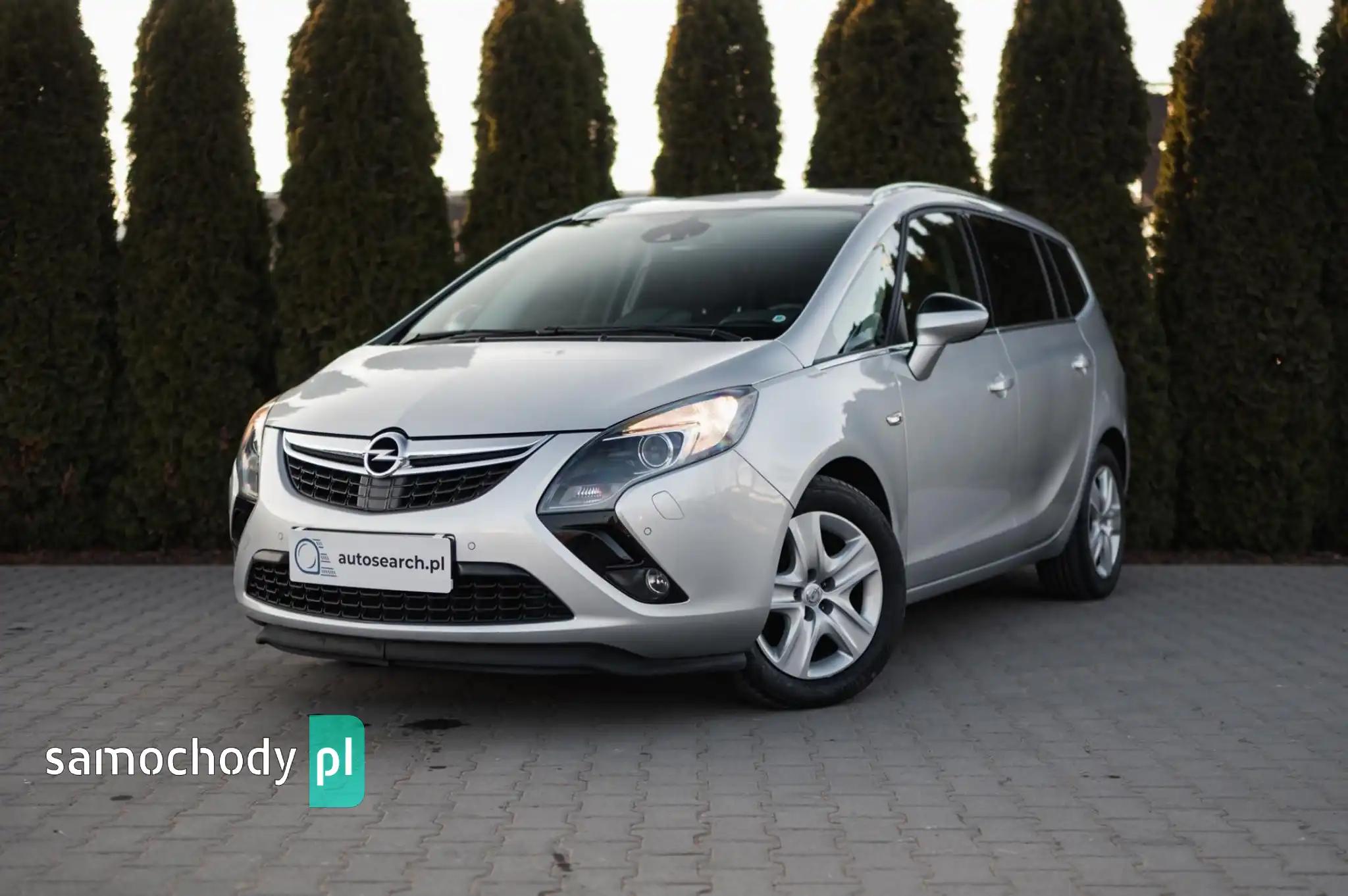 Opel Zafira Minivan 2015