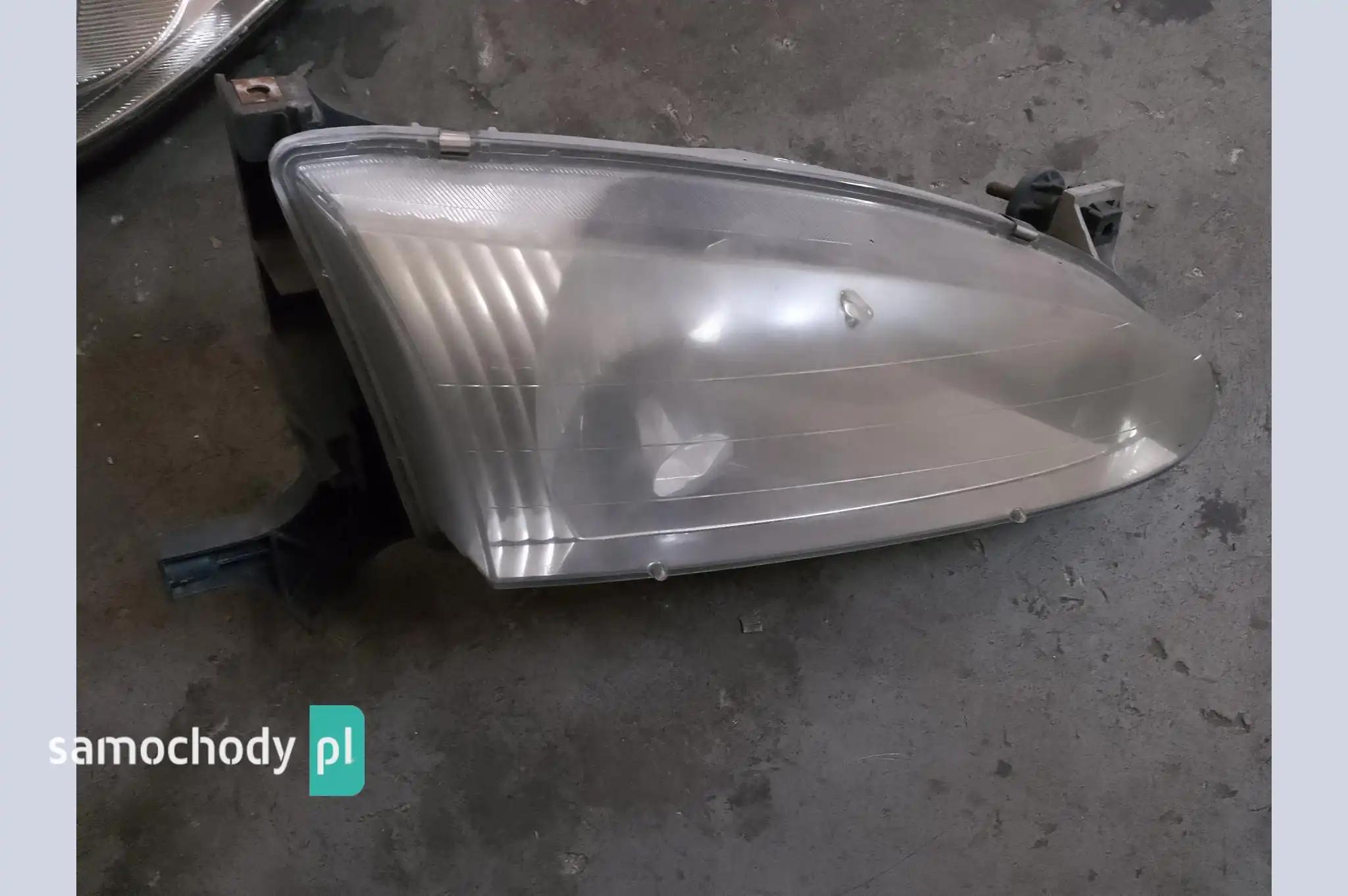 Lampa prawa przednia przód Chevrolet Prizm