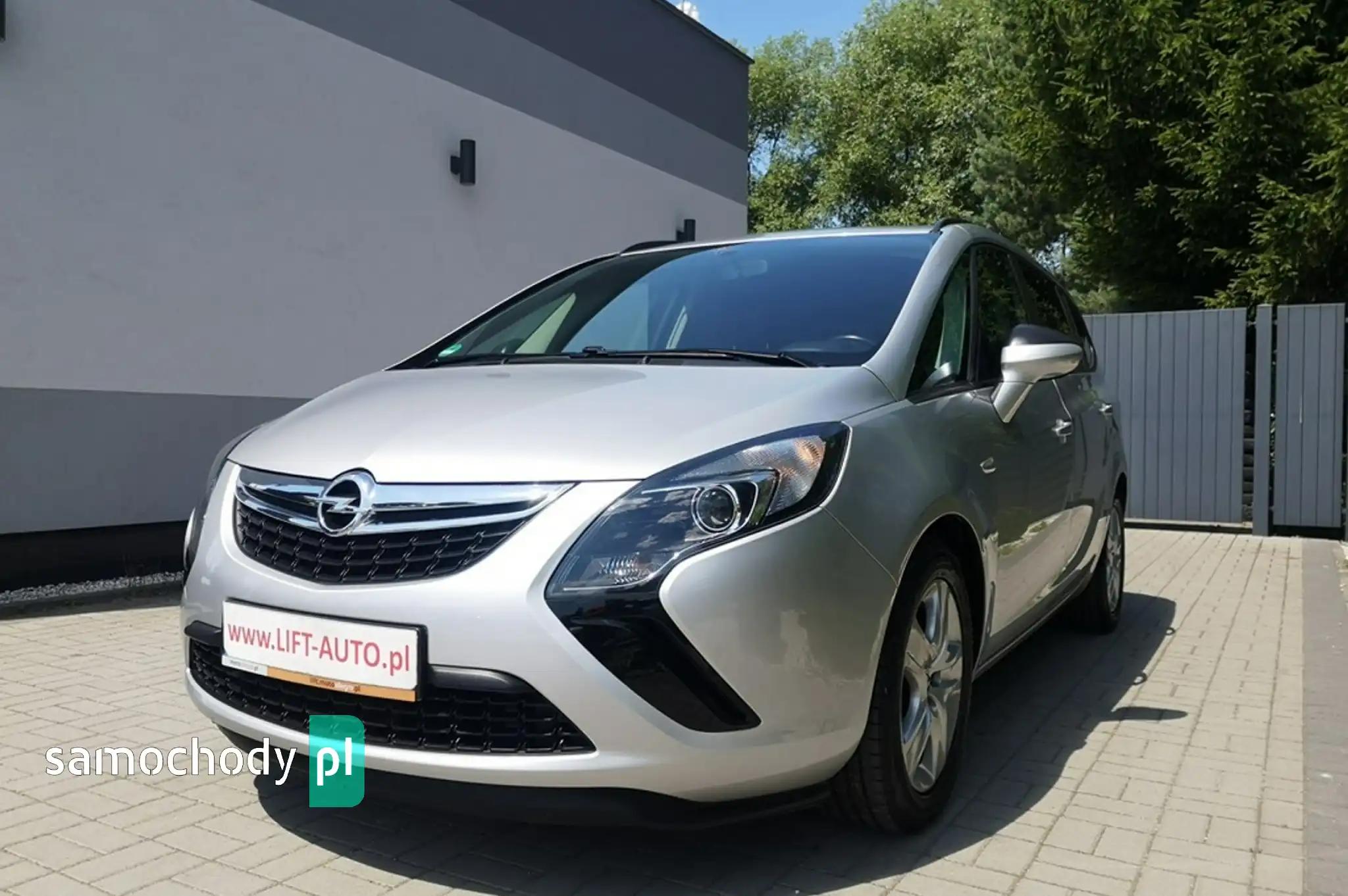 Opel Zafira Minivan 2013