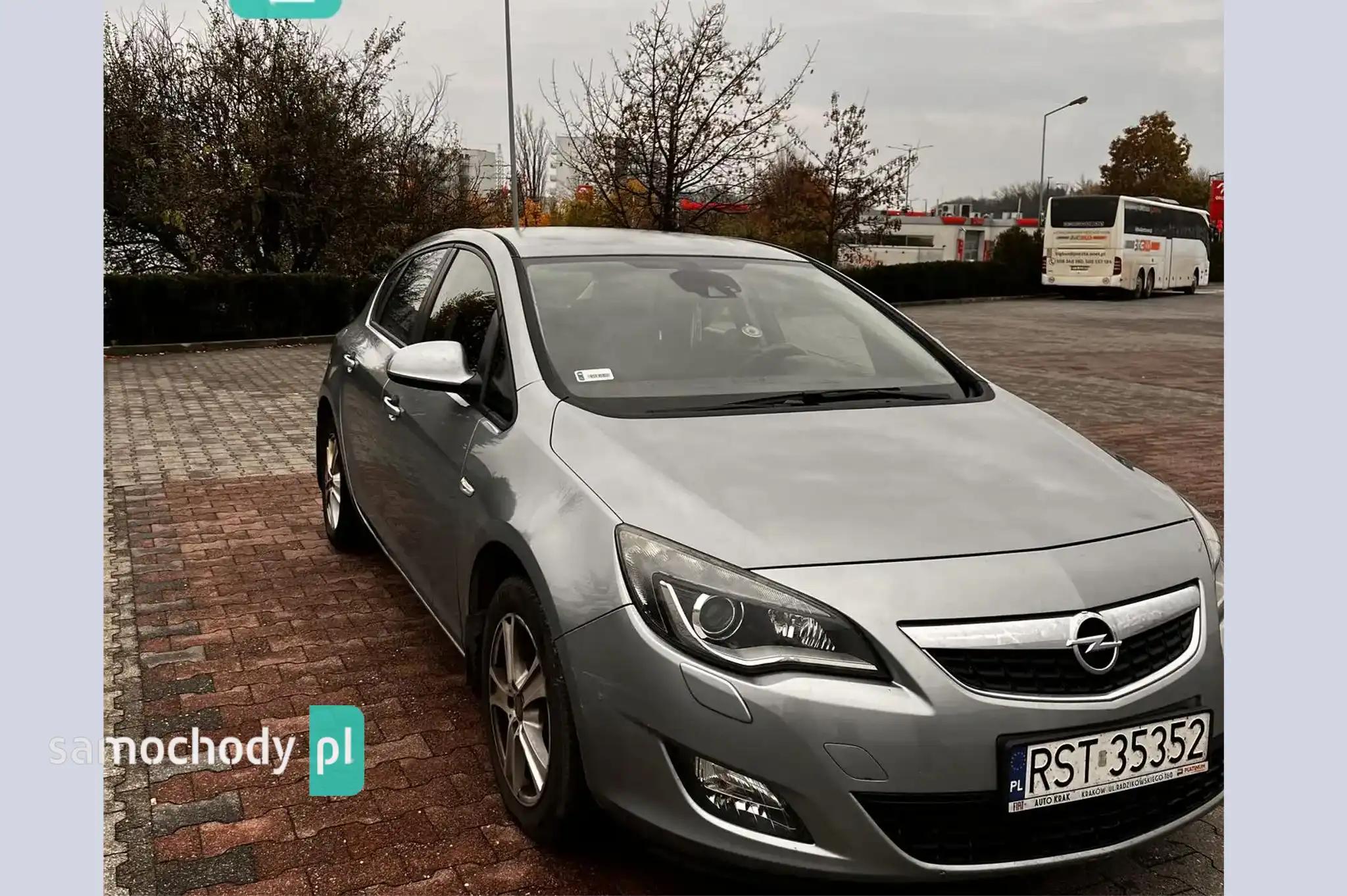 Opel Astra Hatchback 2010