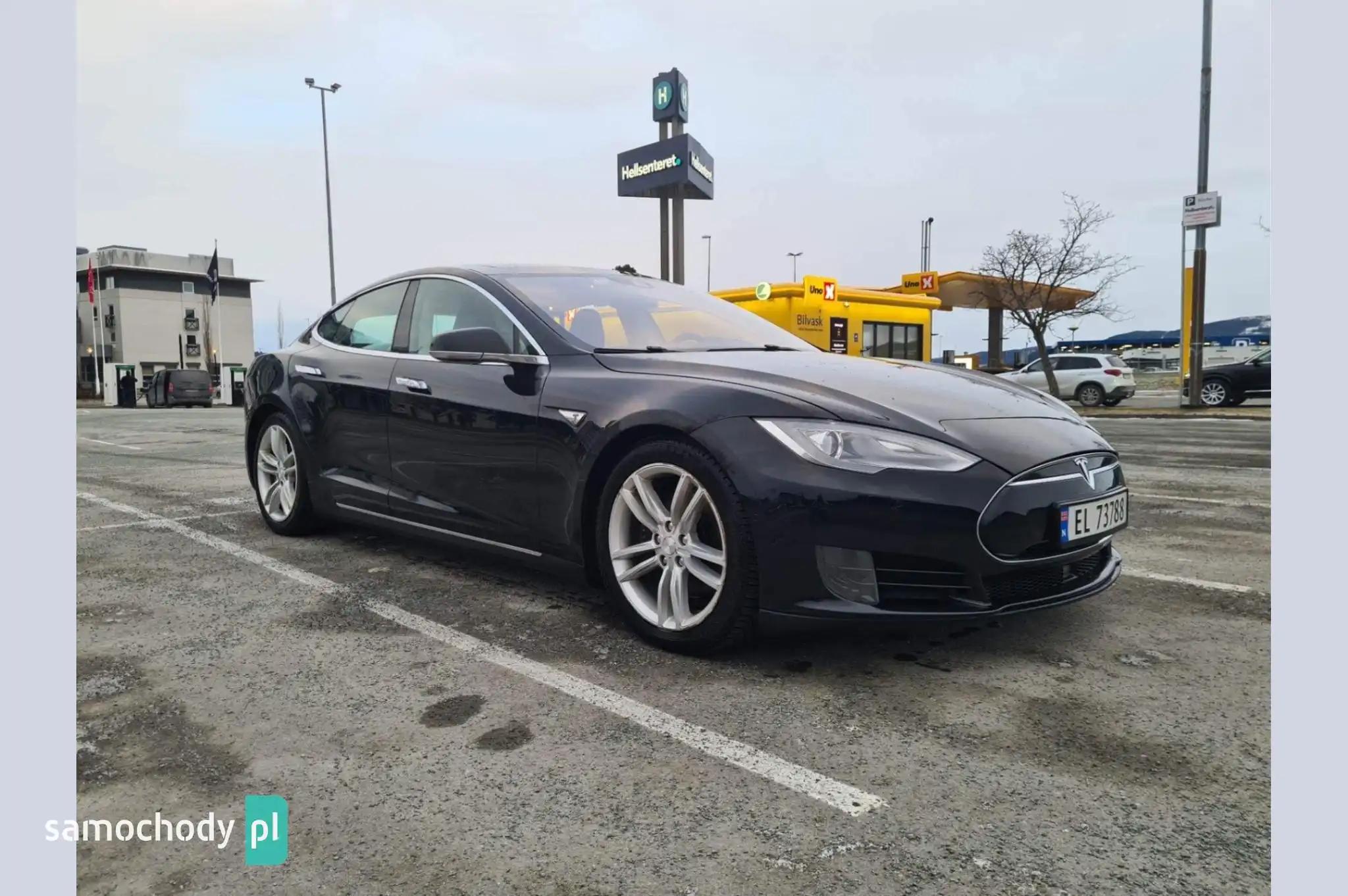 Tesla Model S 2015