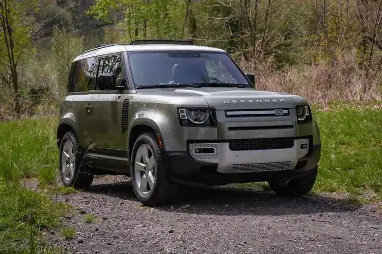 Land Rover Defender - auto terenowe klasy średniej