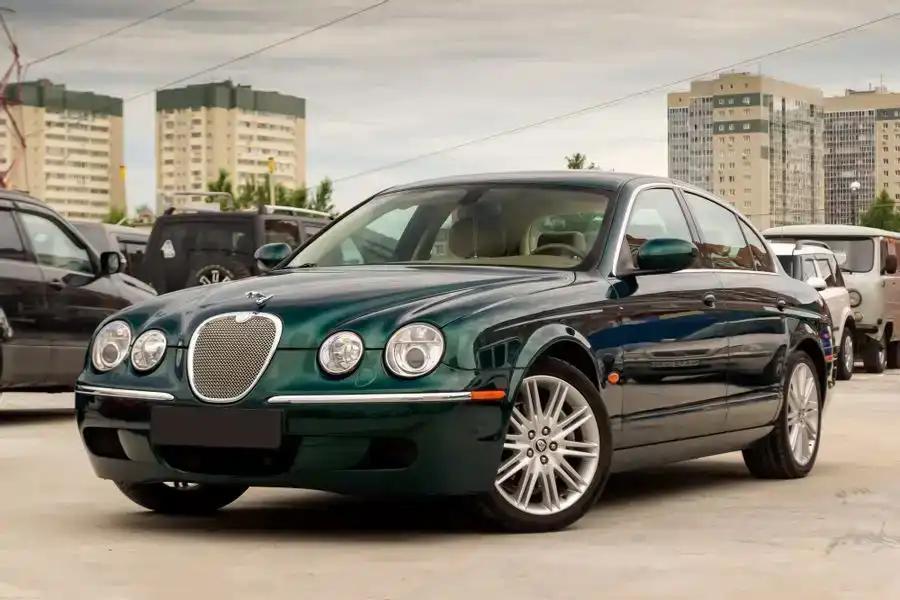 Jaguar S-Type - samochód osobowy klasy średniej-wyższej