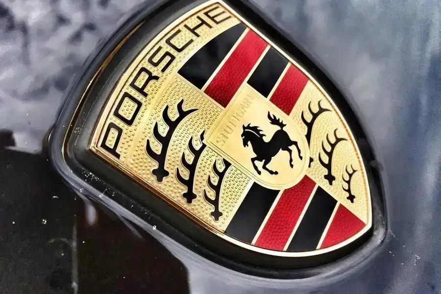 Historię Porsche. Legenda tras rajdów i torów. 