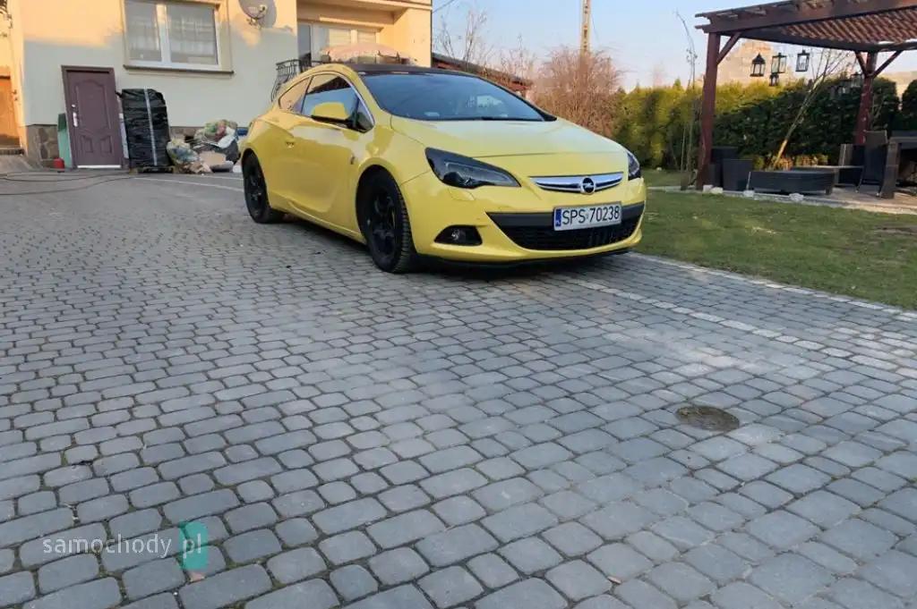 Opel Astra gtc Coupe 2011