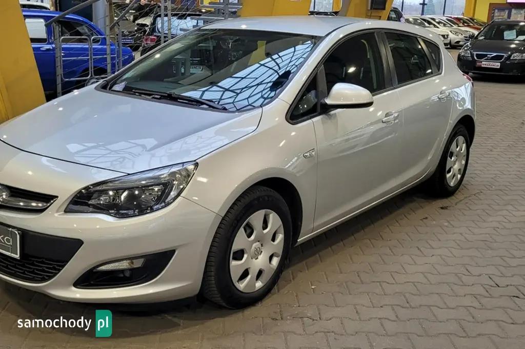 Opel Astra Hatchback 2014