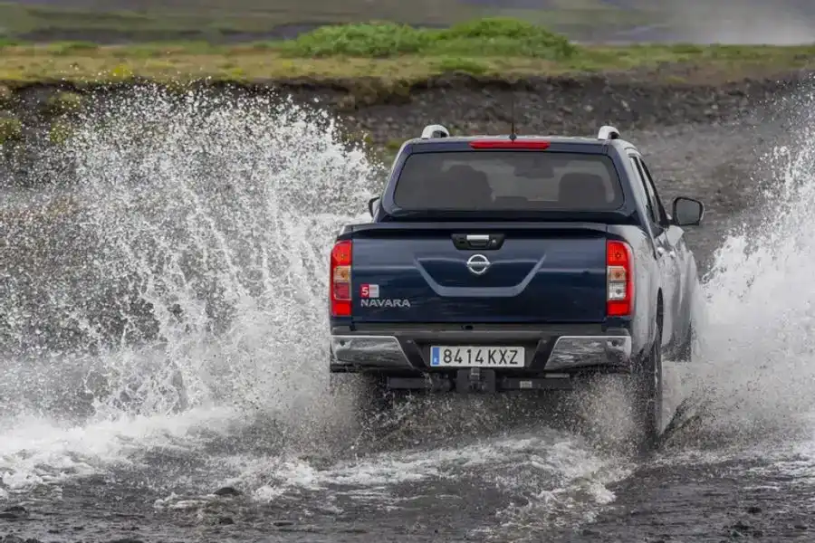 Nissan Navara tył