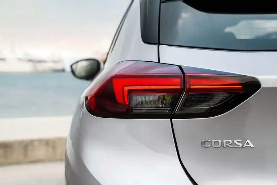 Opel Corsa tył