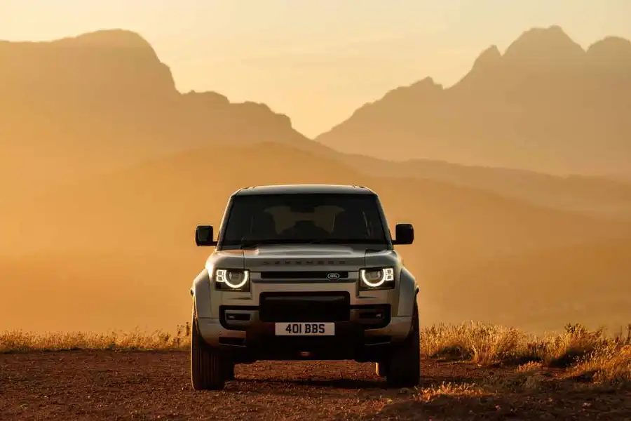 Nowy Land Rover Defender 2025