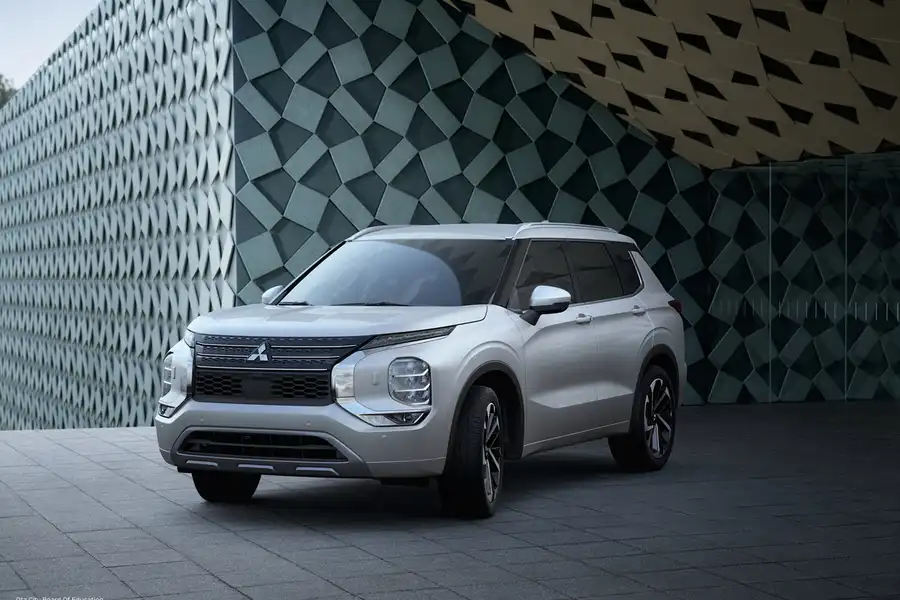 Mitsubishi Outlander 2025