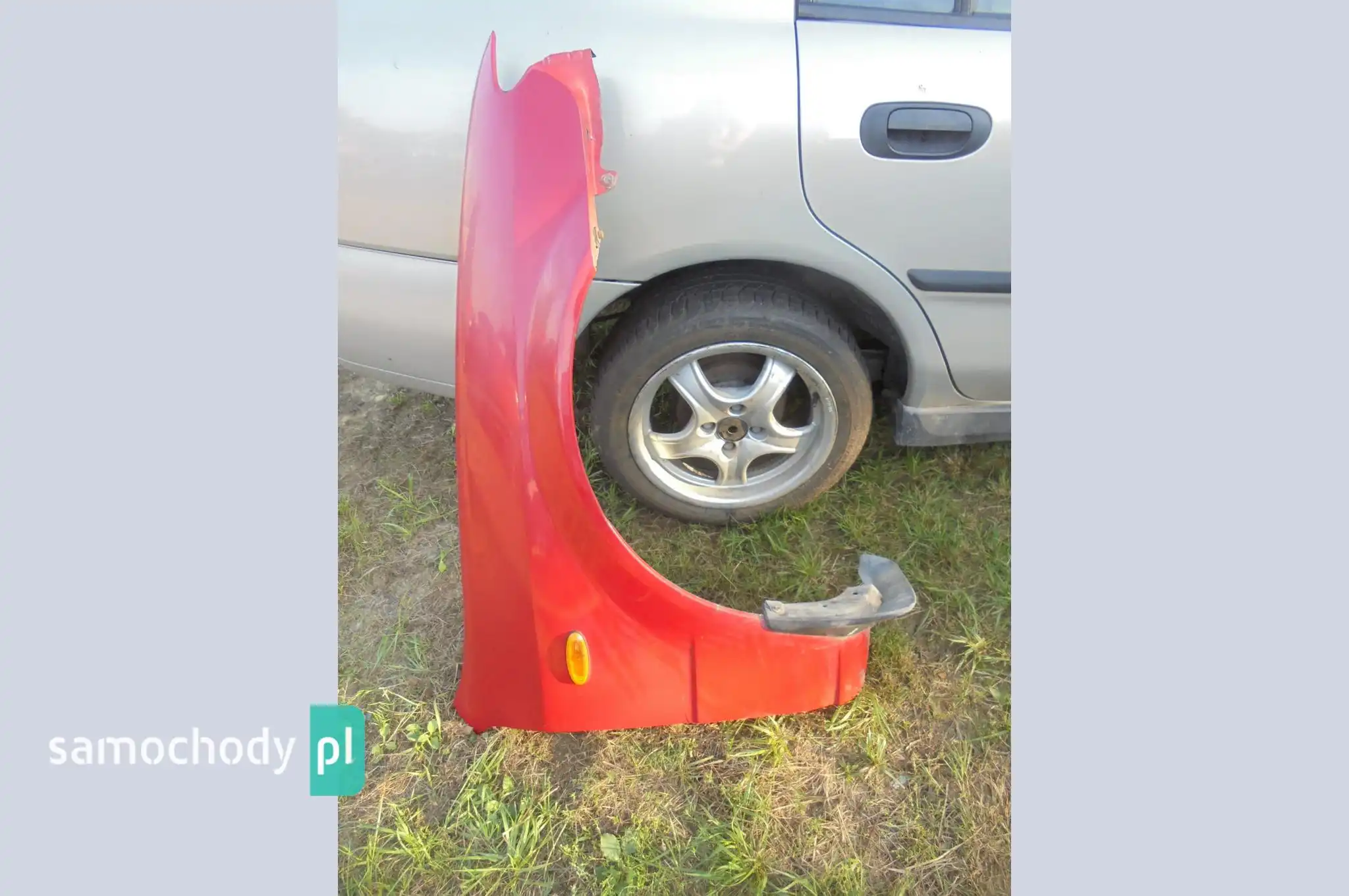 Błotnik prawy przód przedni Mazda 323F BJ lift