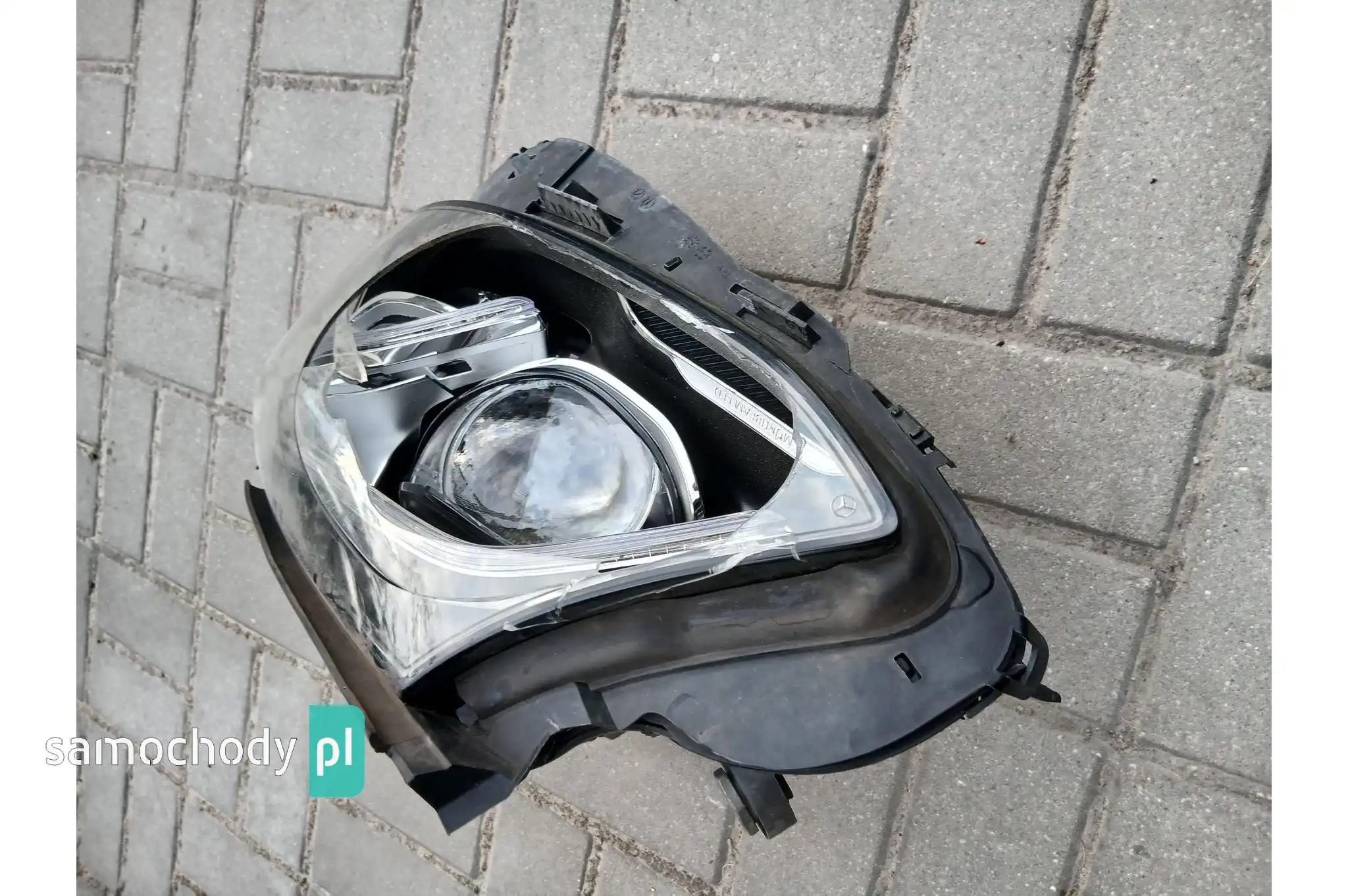 Lampy przednie i elementy Mercedes-Benz