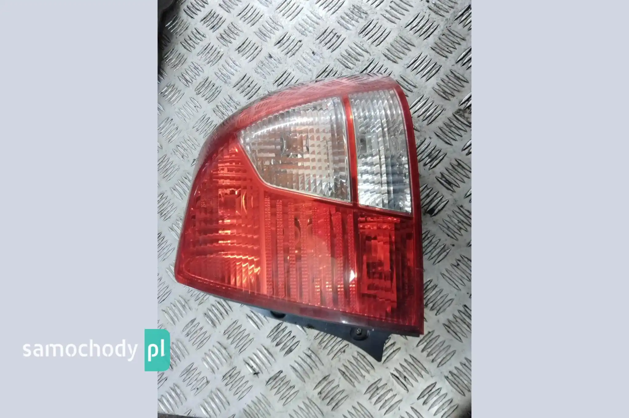 Lampa prawa tył tylna Kia Shuma II 2