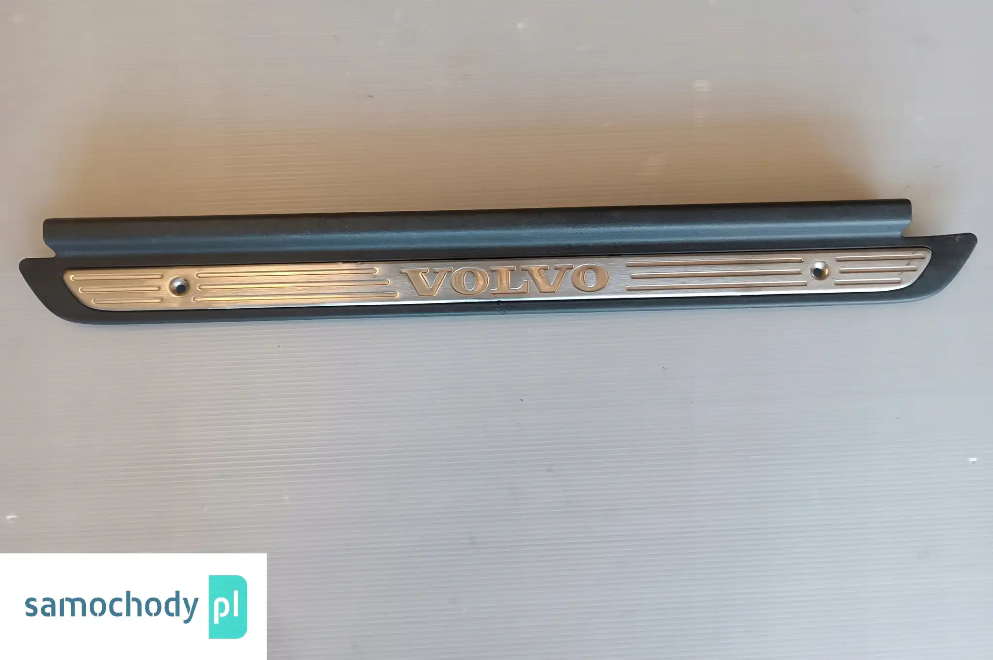 LISTWA PROGOWA LEWA ZEWNĘTRZNA VOLVO V40 30818421