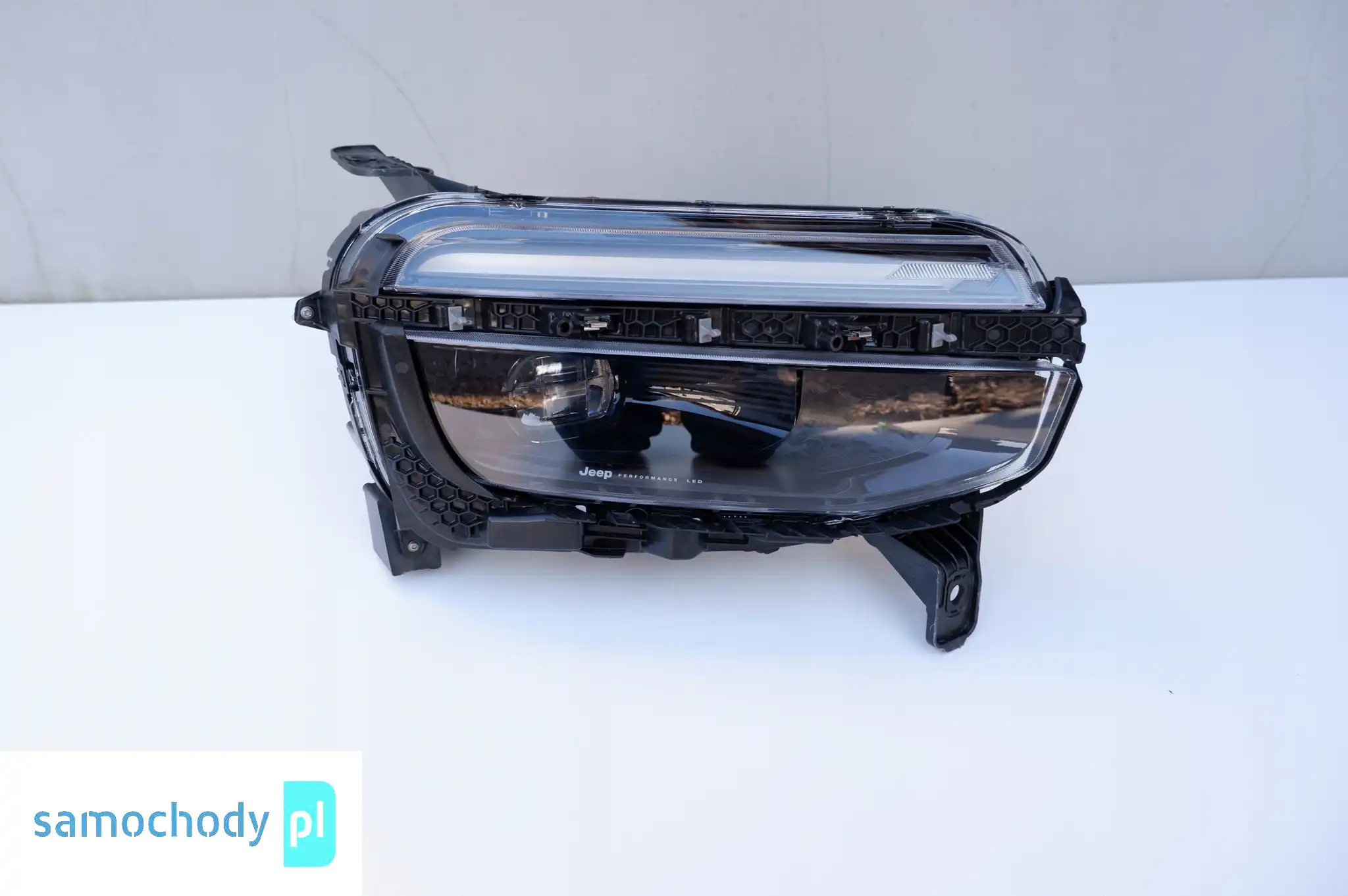 JEEP AVENGER LAMPA PRAWY PRZÓD FULL LED L747250