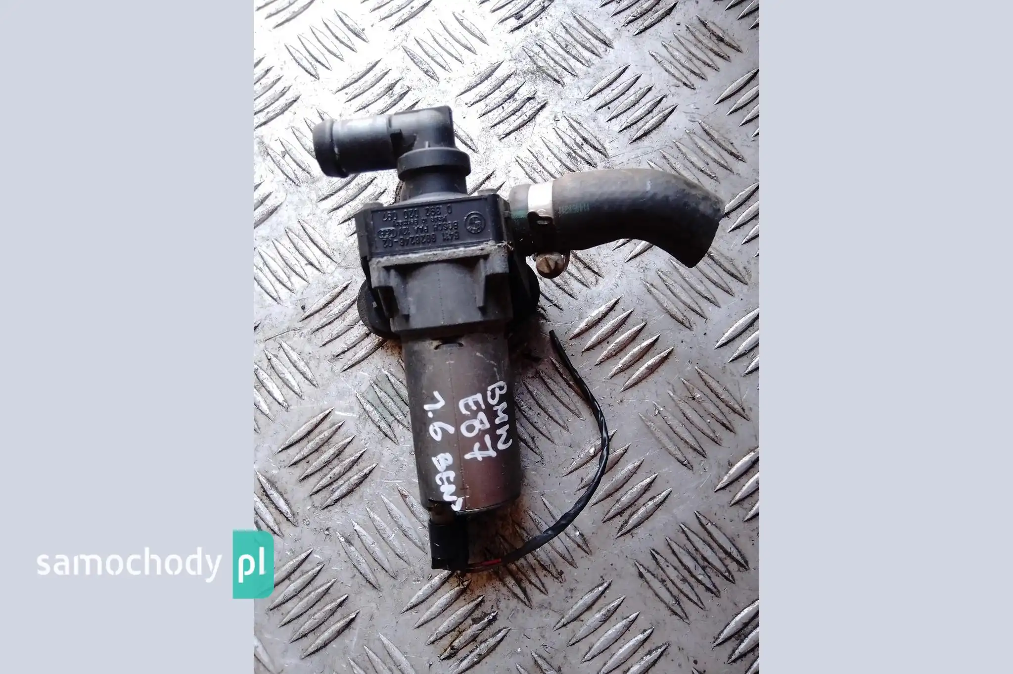 Pompa wody BMW E87 1.6 B 0392020097