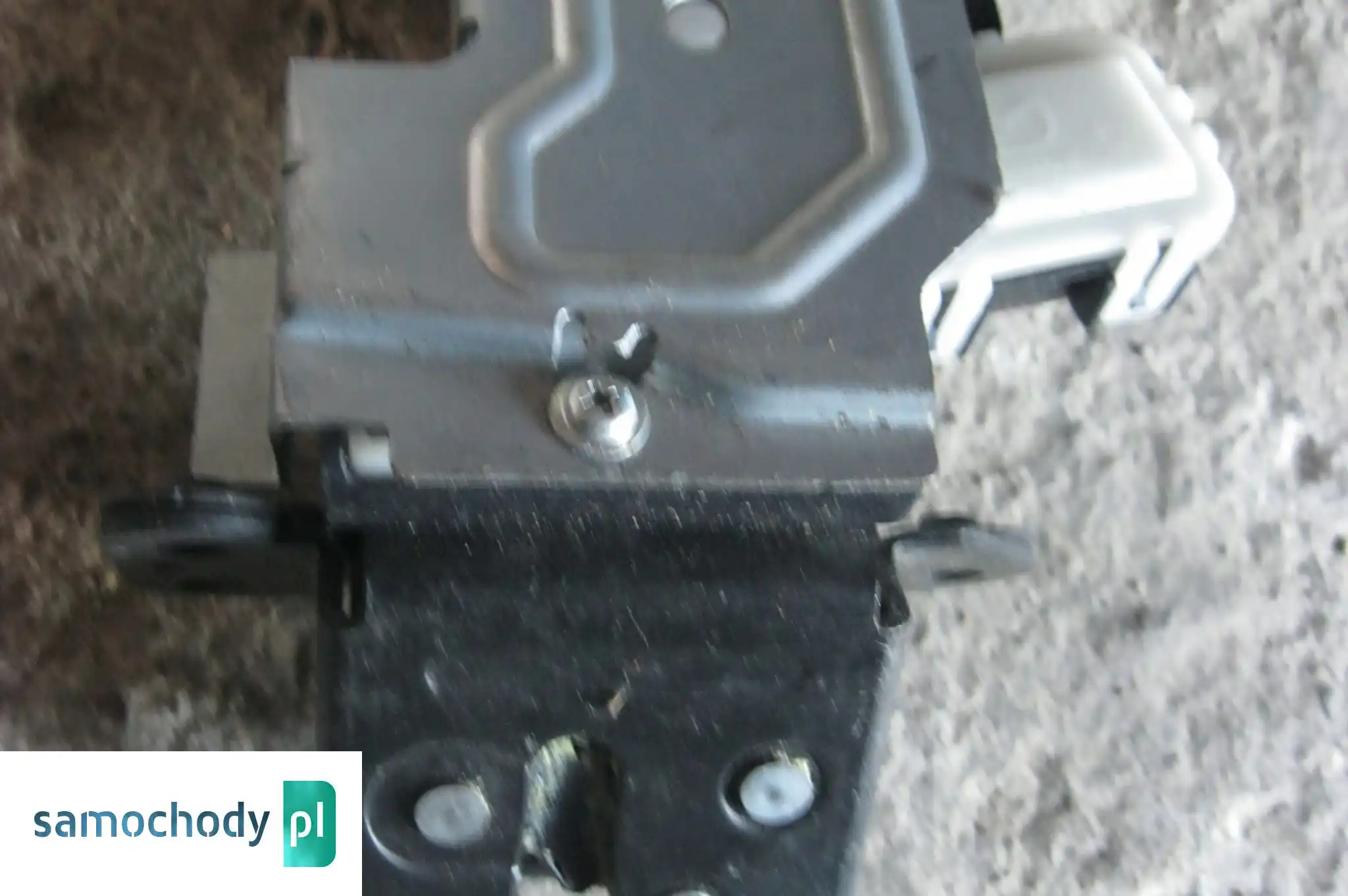 Zamek klapy bagażnika Mazda 2 DE 2008 C6728