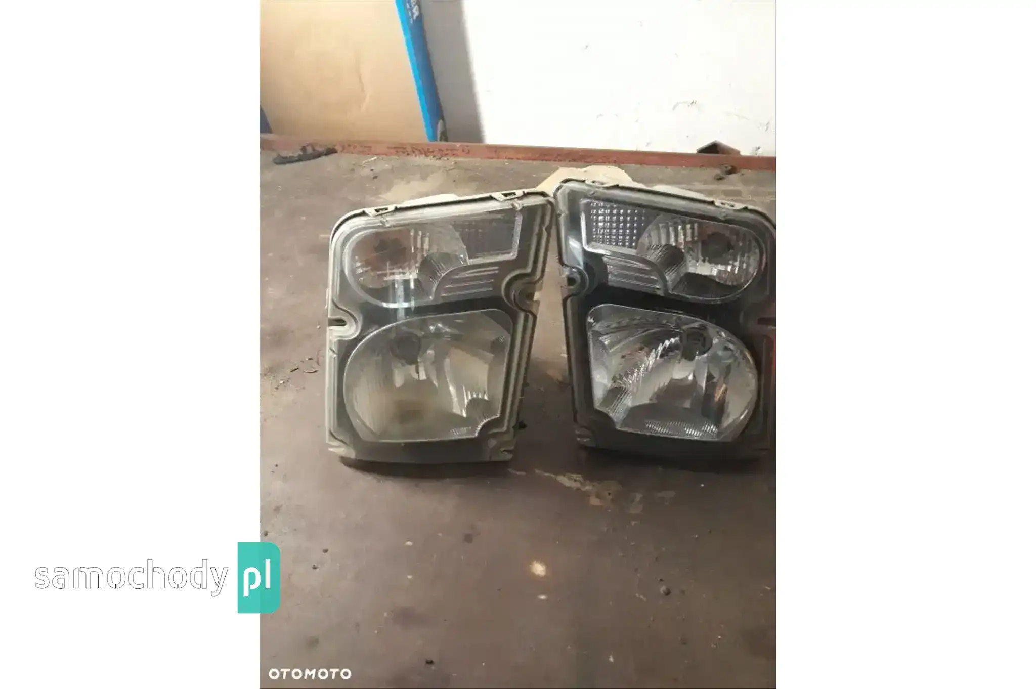 VOLVO FE REFLEKTOR PRAWY LEWY