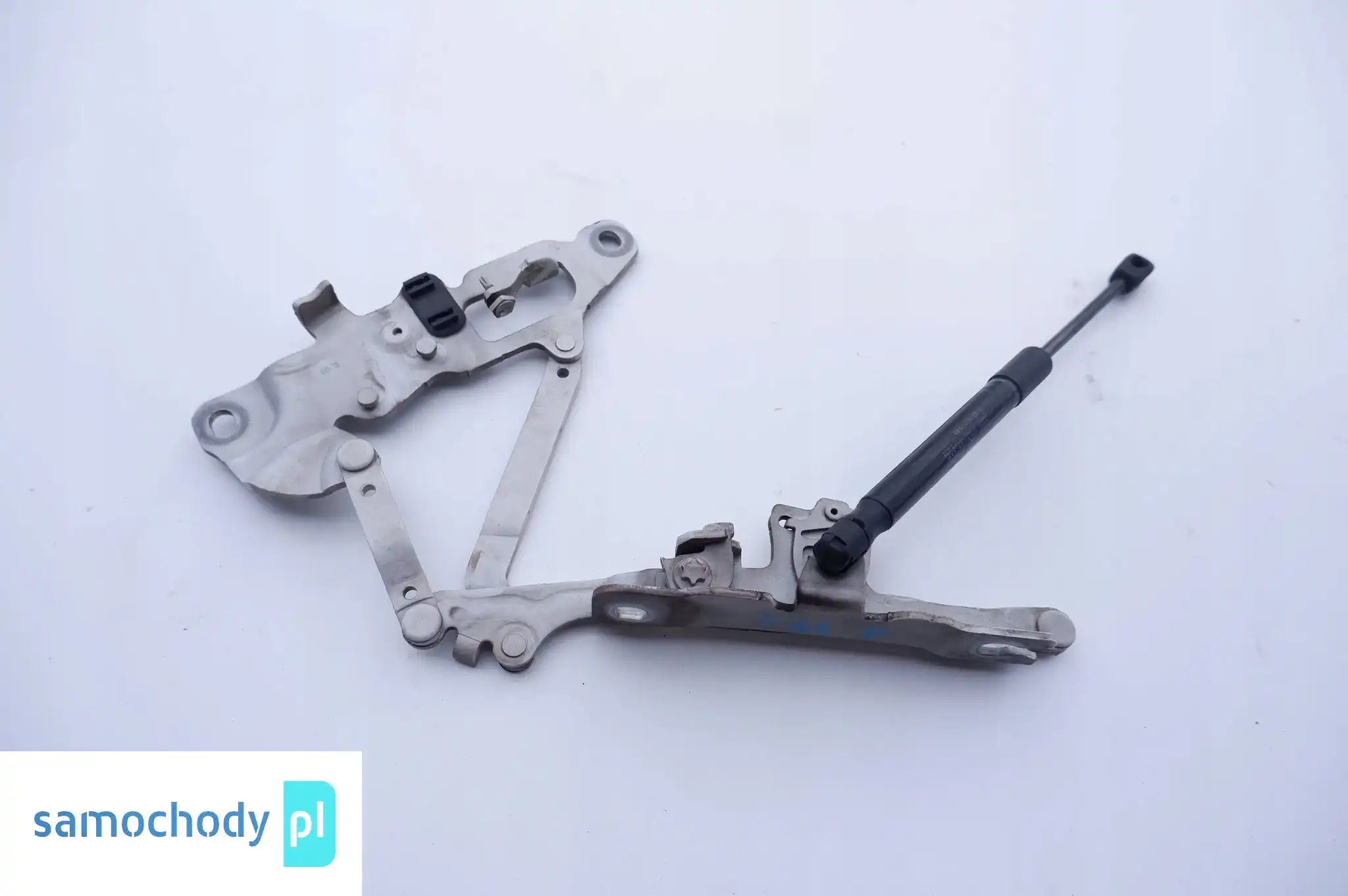 BMW F10 F11 ZAWIAS MASKI PRAWY 7249888