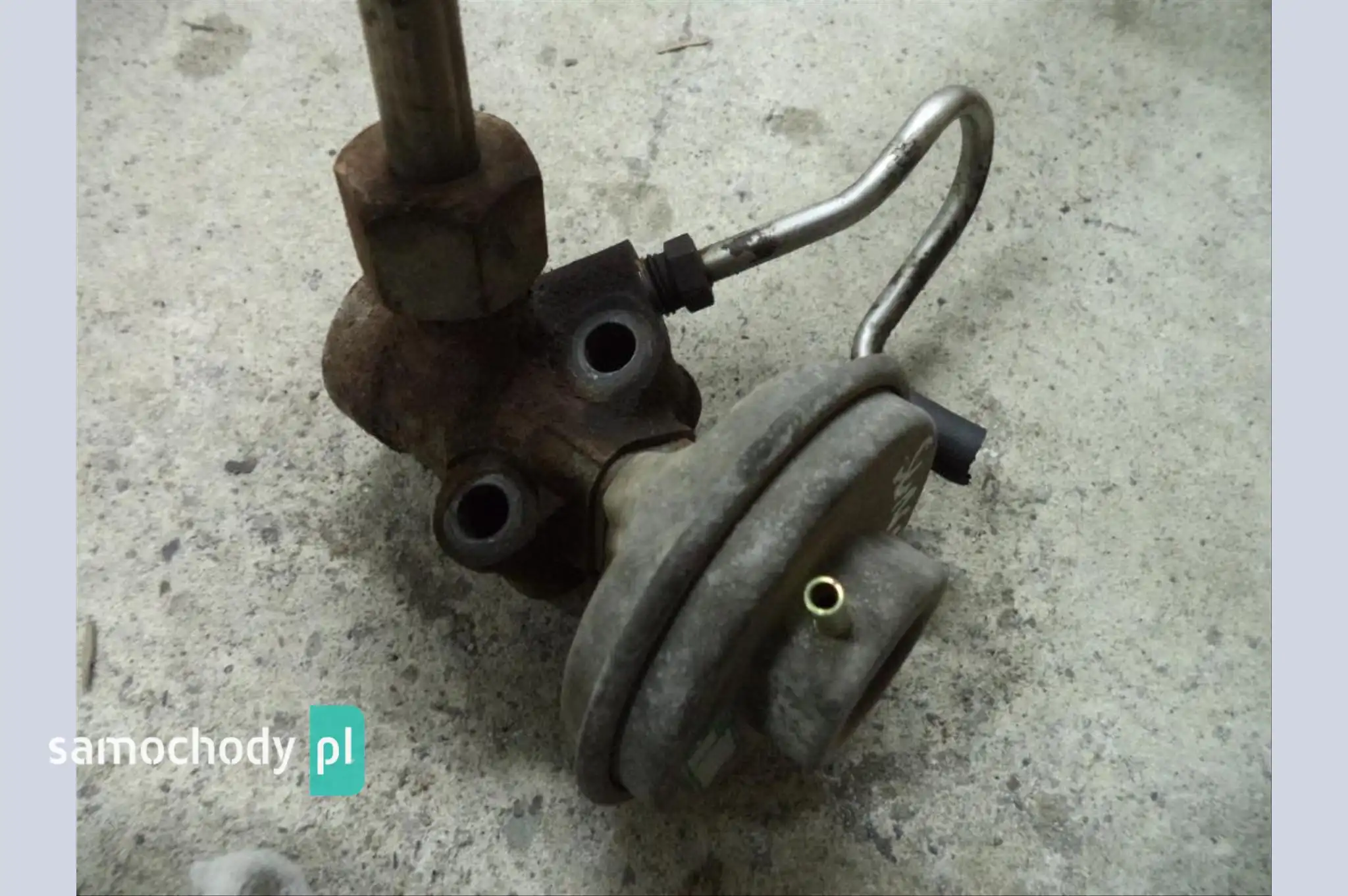 Zawór EGR recyrkulacji spalin Nissan Sunny N14 1.4