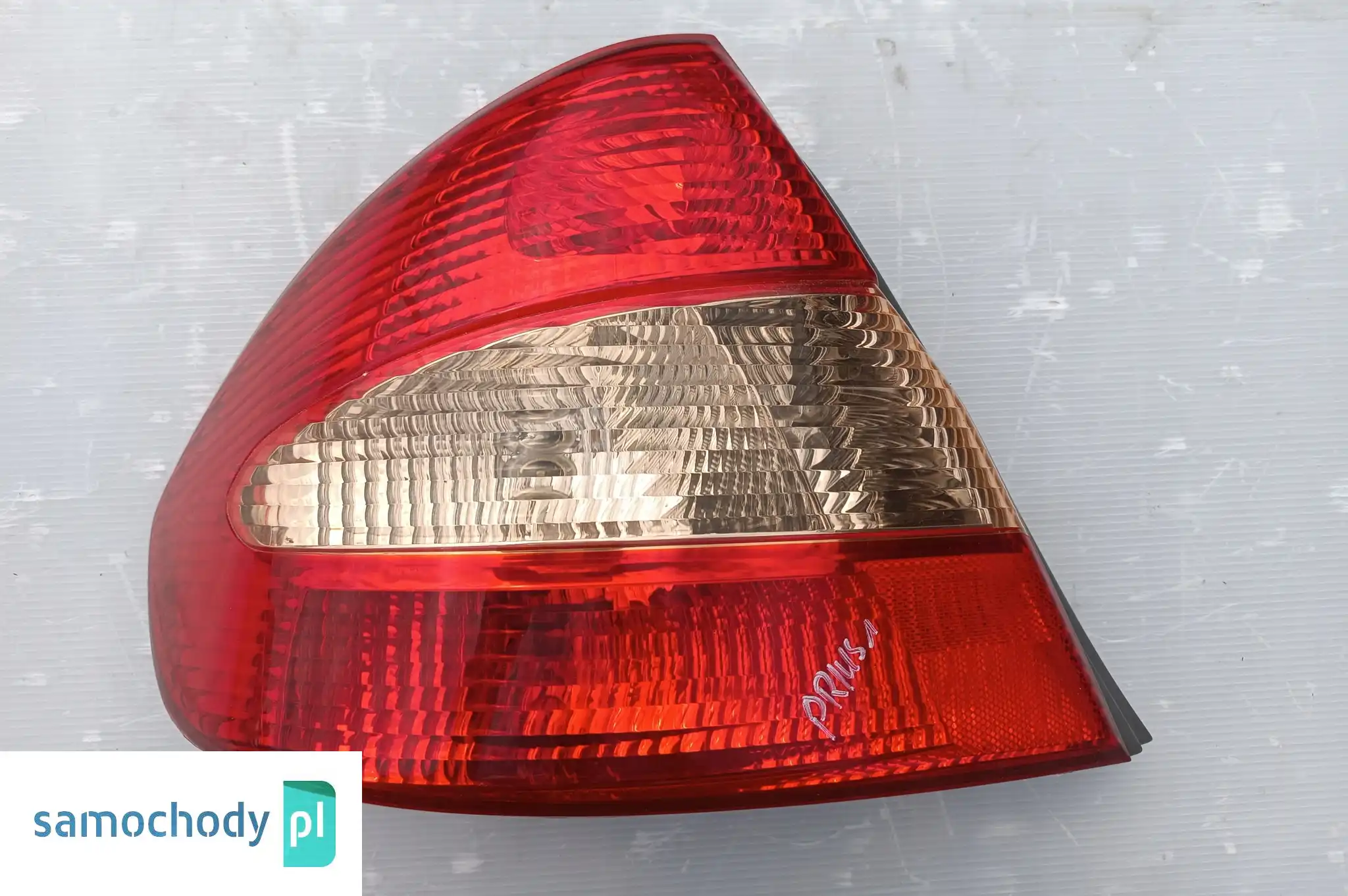 TOYOTA PRIUS I 97-03 LAMPA TYŁ TYLNA LEWA