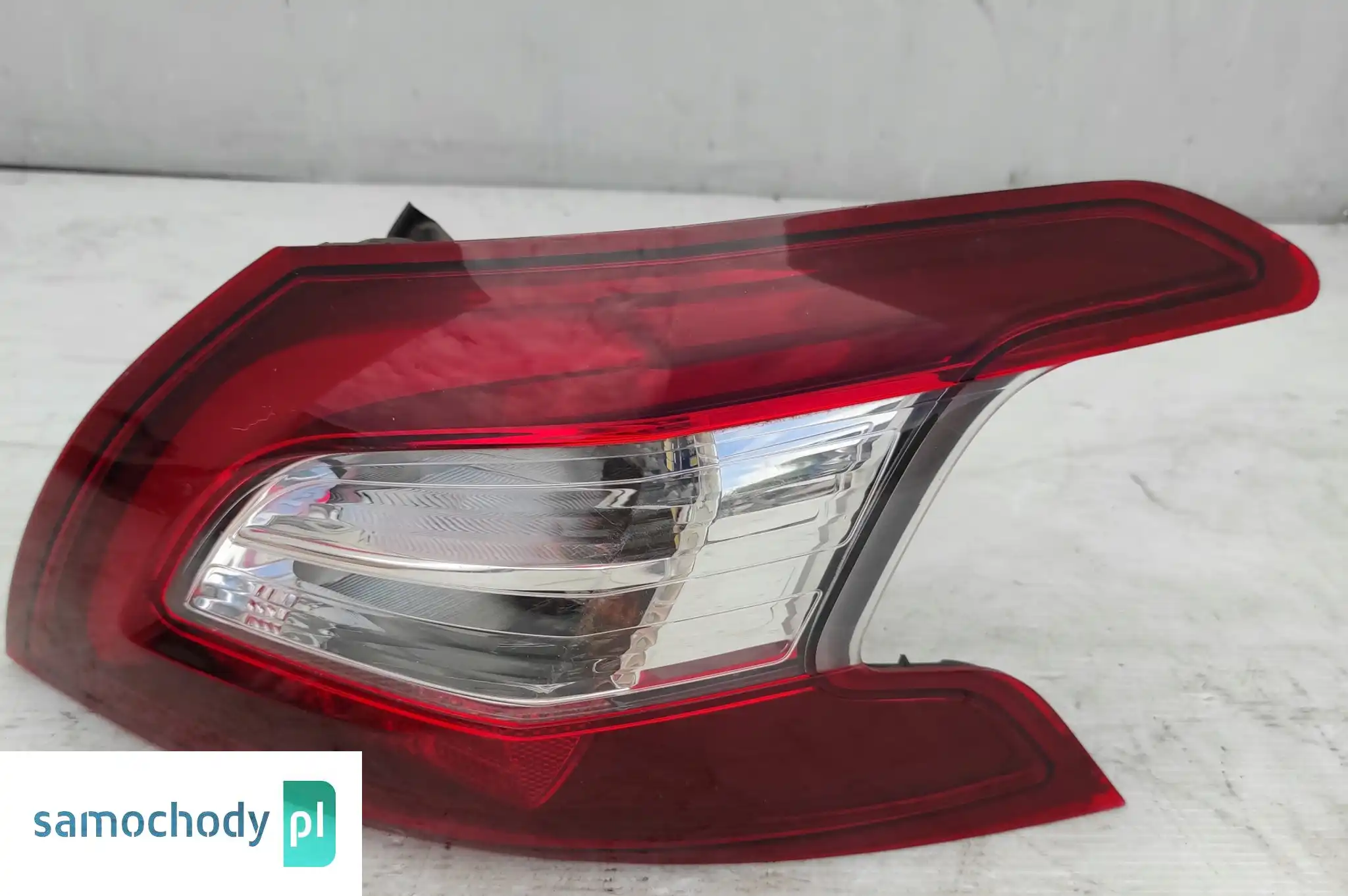 LAMPA PRAWY TYŁ PEUGEOT 308 T9 HB 9677817580