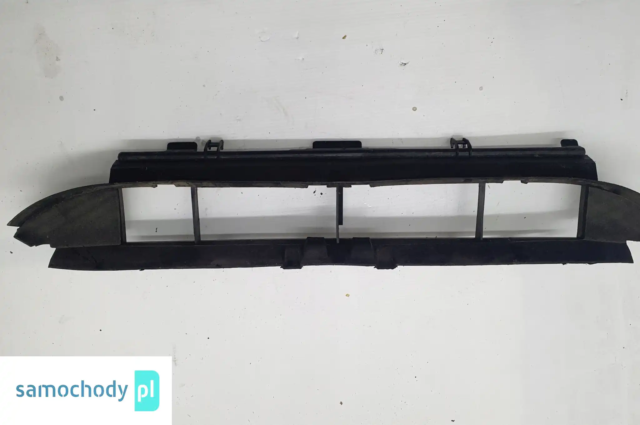 Mercedes 210 A2105052130 kierownica wlot powietrza