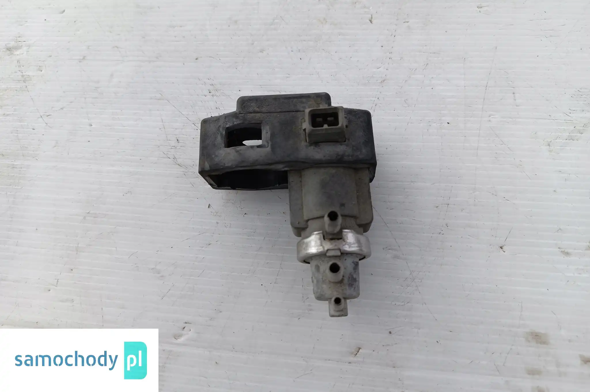 ZAWÓR PODCISNIENIA AUDI A6 C5 2.5 TDI 059906627A