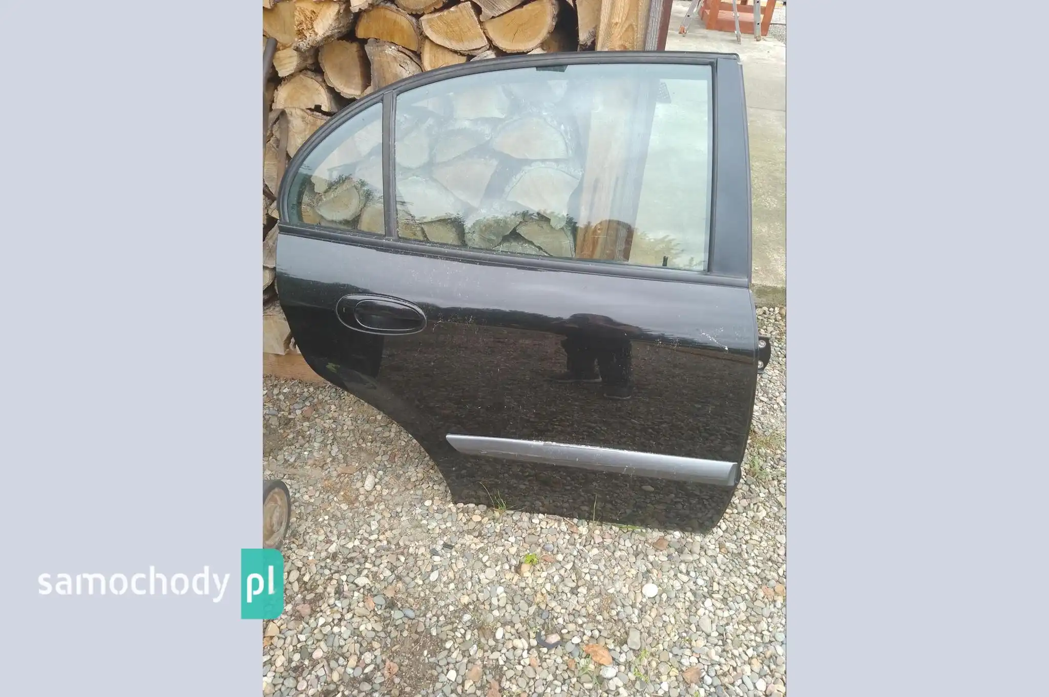 Drzwi prawe tył tylne Chevrolet Evanda 83L