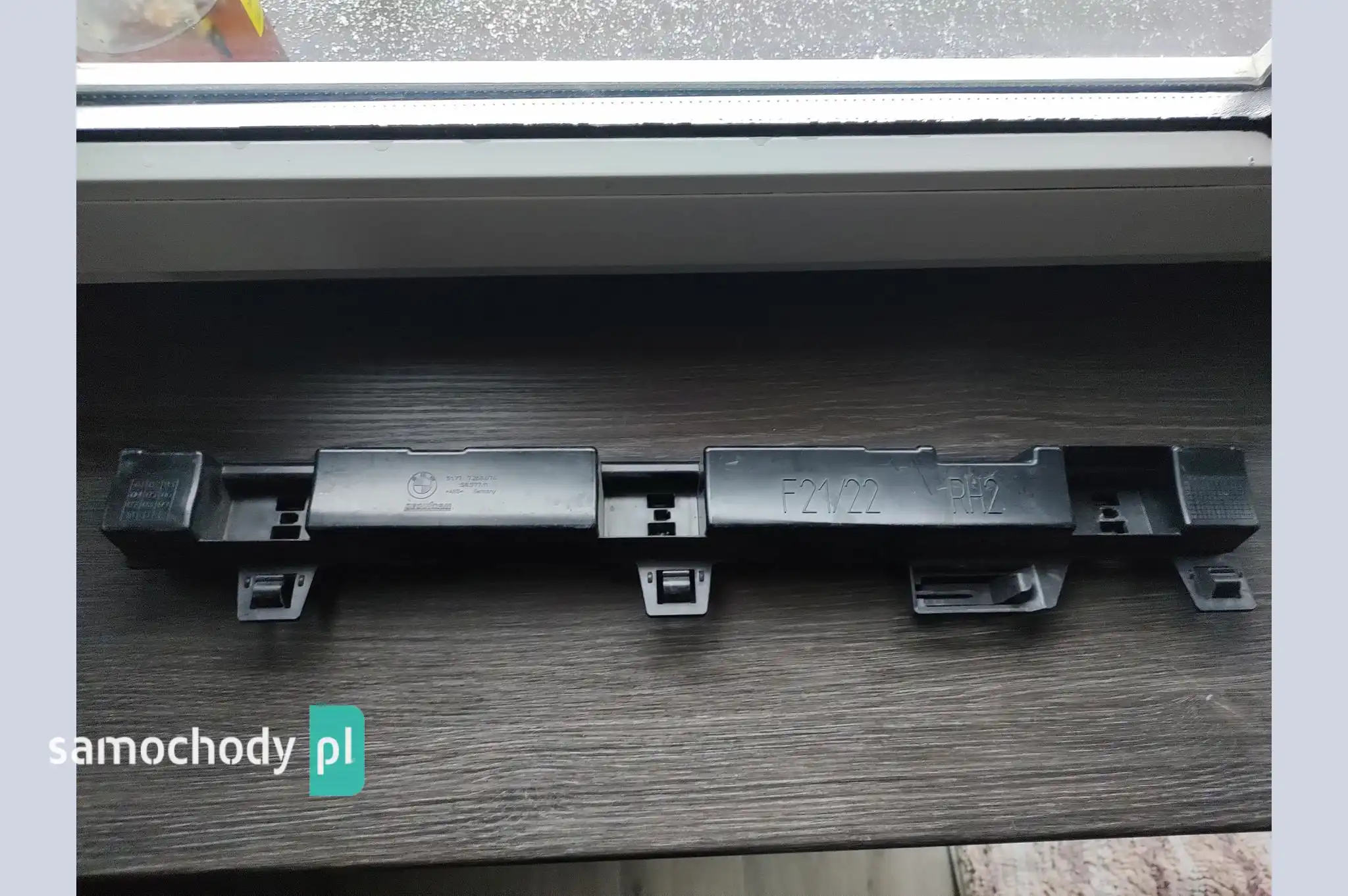 BMW F21/22 Ślizg LIstwa Mocujaca Progu RH2
