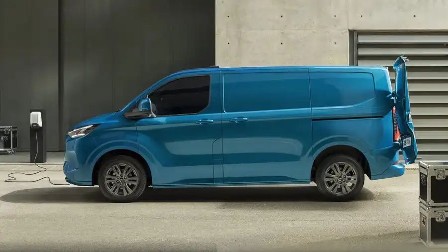 Nowy E-Transit Custom