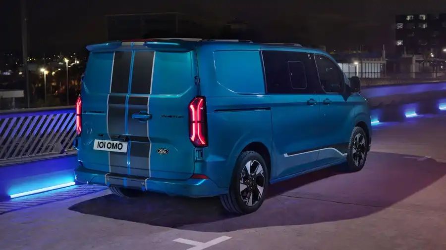 Nowy E-Transit Custom