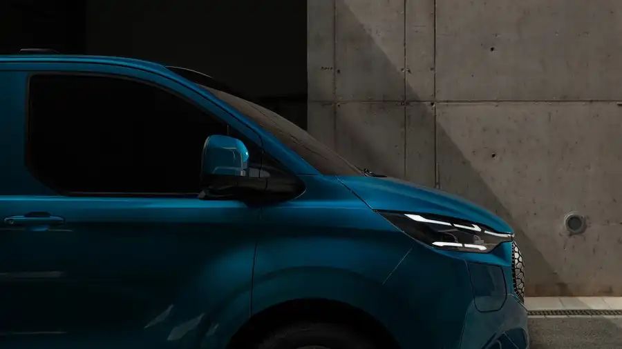 Nowy E-Transit Custom
