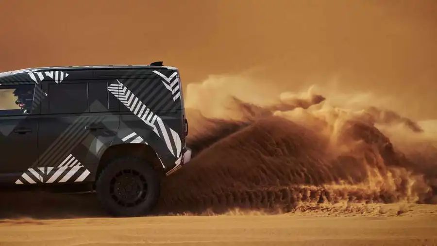 Land Rover Defender 2025