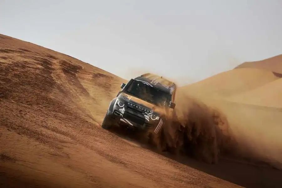 Land Rover Defender 2025