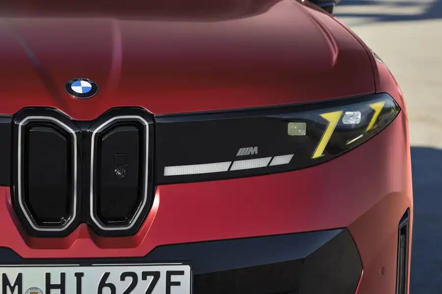 BMW iX4